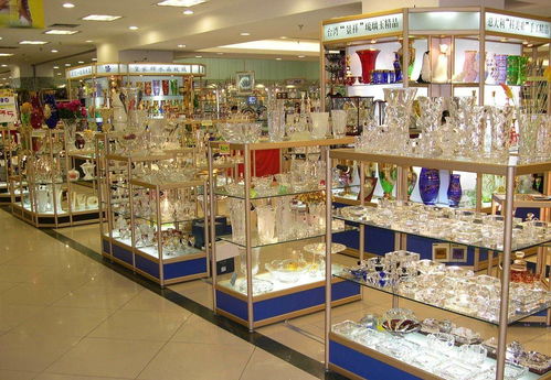 极简设计装修商场展柜效果图